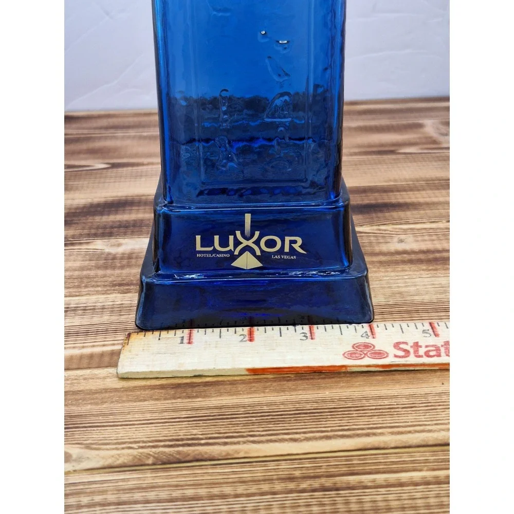Las Vegas LUXOR Casino Hotel Cobalt Blue Egyptian Obelisk Glass Vase 9